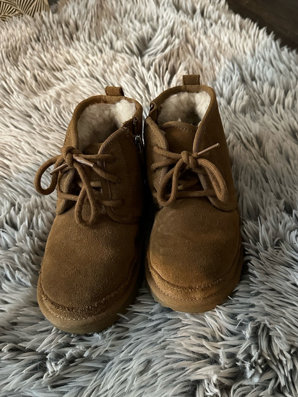 UGG Kids Chestnut Suede Lace-Up Boots